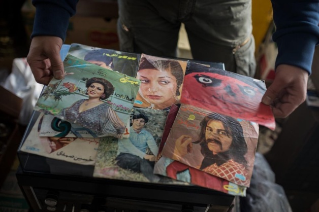 GreedyforBestMusic-PreIranianRevolution-Music-LaLibération-Article-MarionArmengod-FranckHaderer-Photo-MahkaEslami